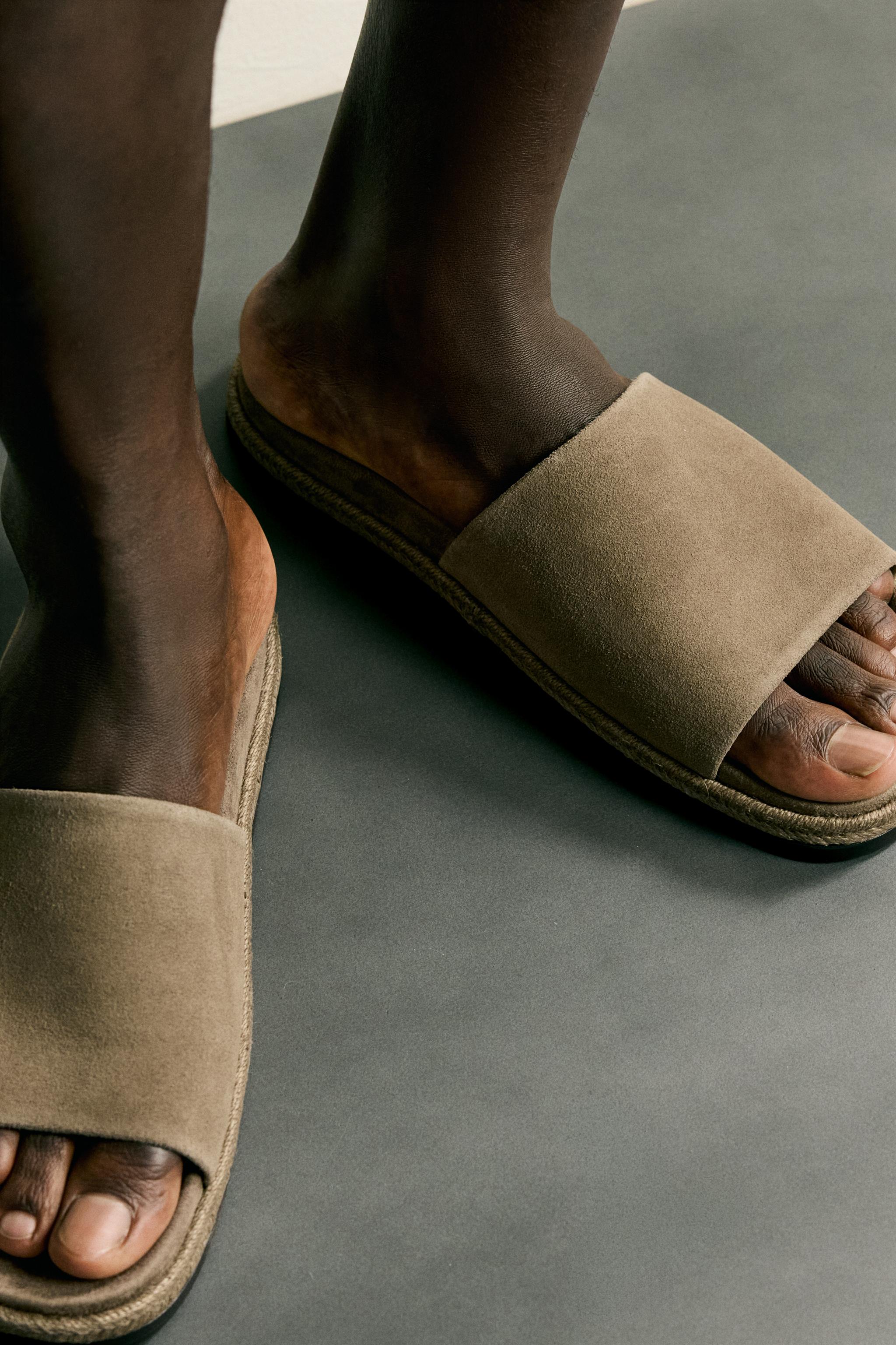 LEATHER SANDALS